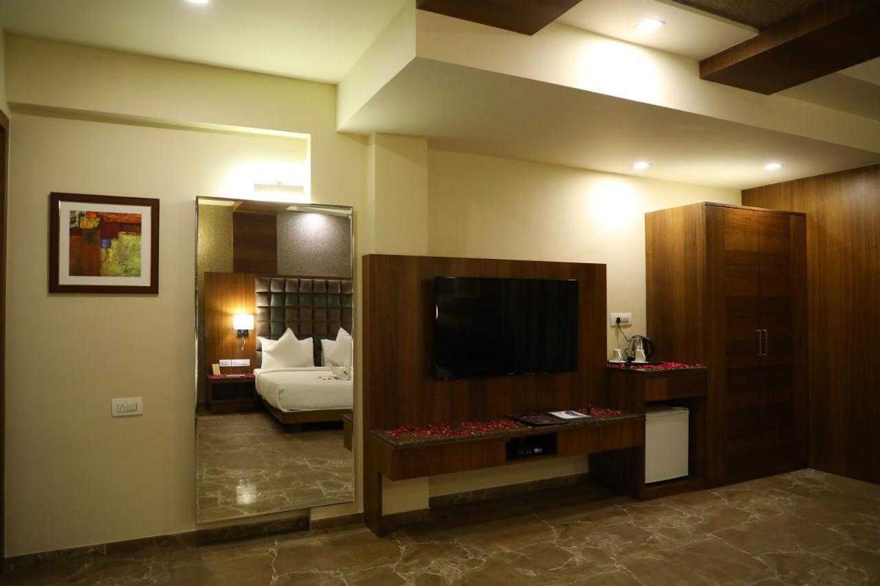 Neel'S City Resort Rajkot Exterior photo